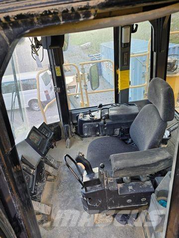 CAT 988 H Iekrāvēji uz riteņiem