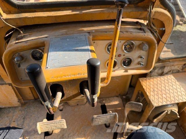 CAT D6C Kāpurķēžu buldozeri