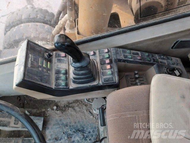 CAT M320 Ekskavatori uz riteņiem
