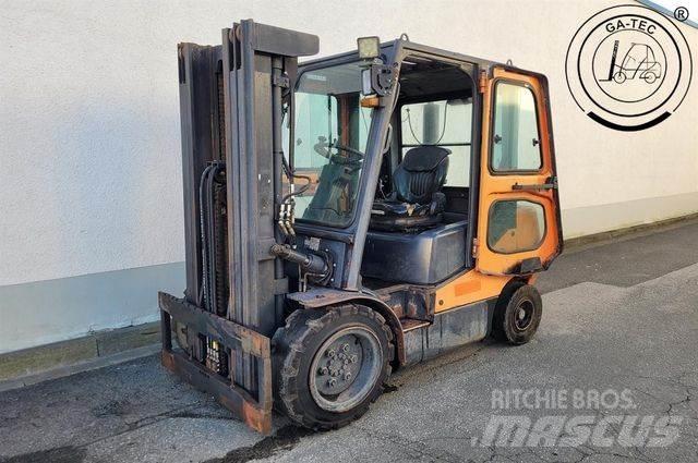 Doosan D35C-5 Tehnika ar dīzeļa dzinēju