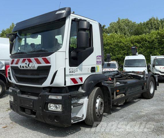 Iveco Stralis 330 Treileri ar āķi
