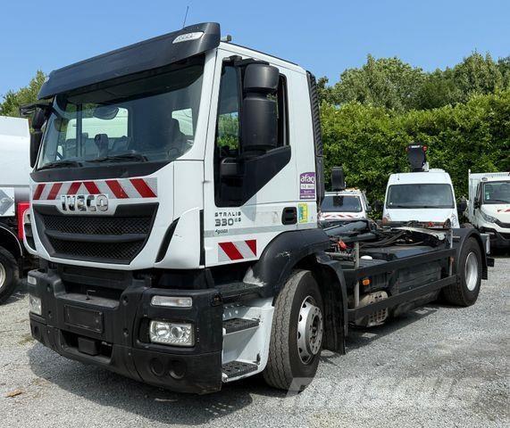 Iveco Stralis 330 Treileri ar āķi