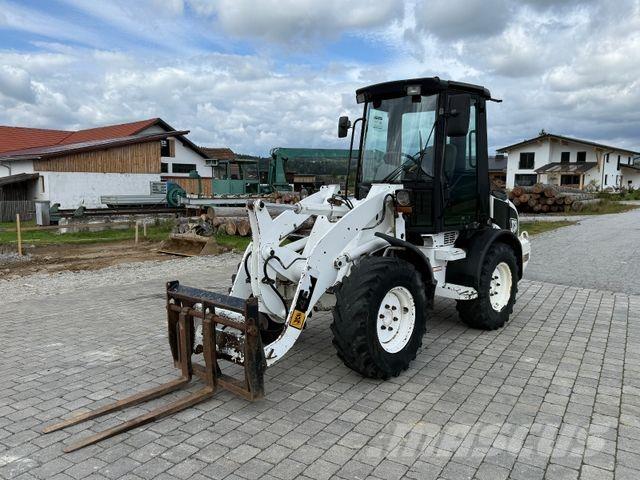 JCB 407 Iekrāvēji uz riteņiem