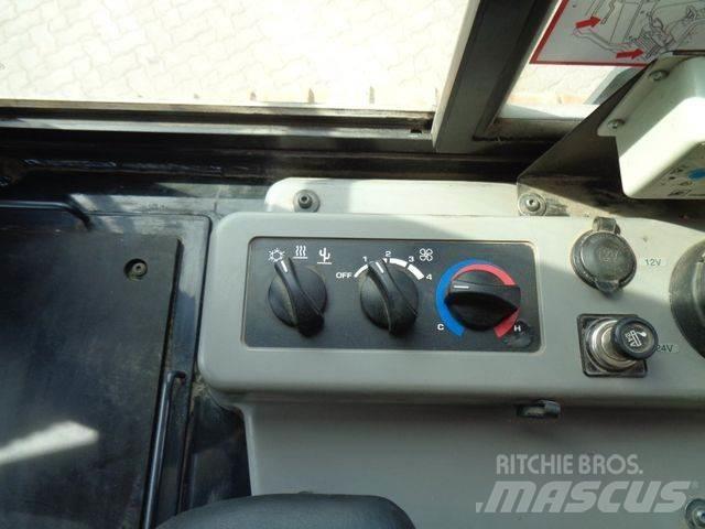Komatsu D61 PX-24 Kāpurķēžu buldozeri