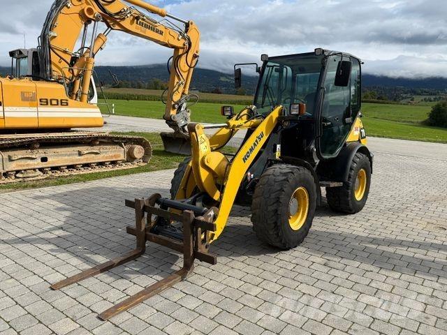 Komatsu WA70-5 Iekrāvēji uz riteņiem