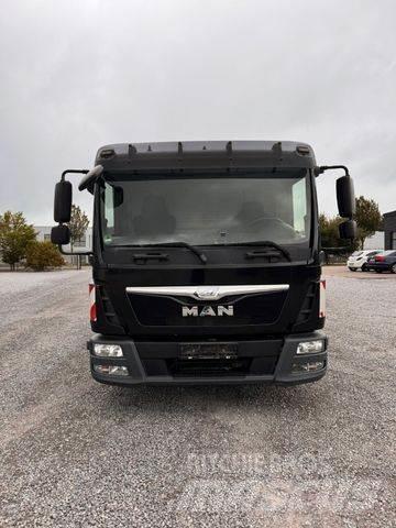 MAN 8.220 Vieglais kravas automobilis/izkraušana no sāniem