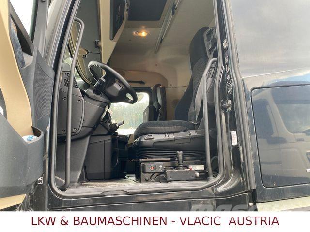 Mercedes-Benz 2563 Treileri ar āķi