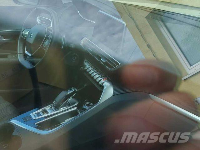 Peugeot 3008 Vieglais kravas automobilis/izkraušana no sāniem
