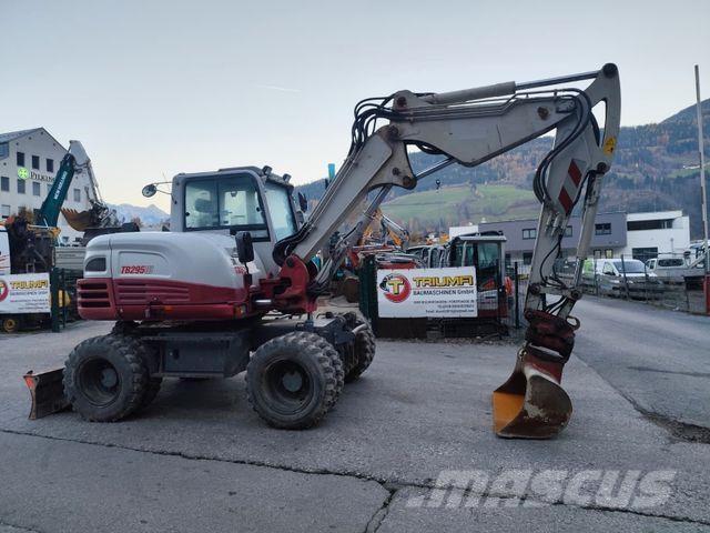 Takeuchi TB295W Ekskavatori uz riteņiem