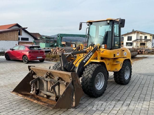 Volvo L 30 B Iekrāvēji uz riteņiem