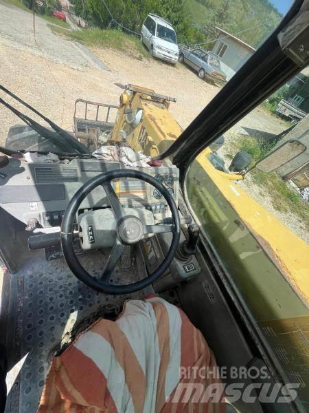 CAT th62 Teleskopiskie manipulatori