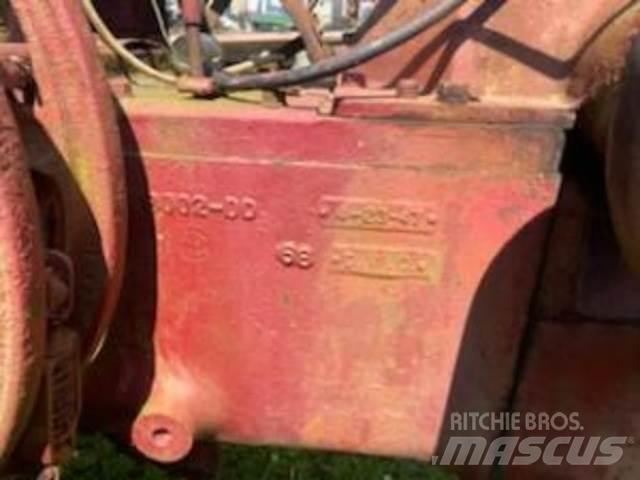 Farmall M Tractor Būvniecība- Citi