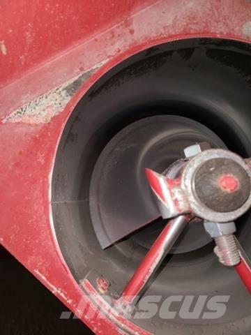  J & M 875 Grain Cart Būvniecība- Citi