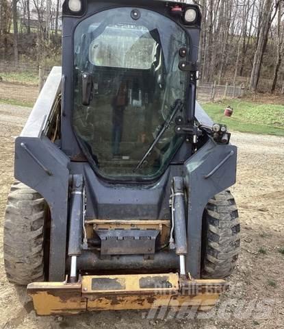 John Deere 318D Būvniecība- Citi
