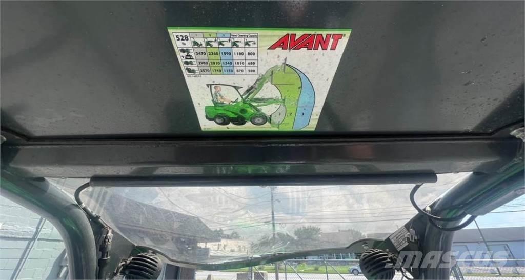 Avant 528 Iekrāvēji uz riteņiem