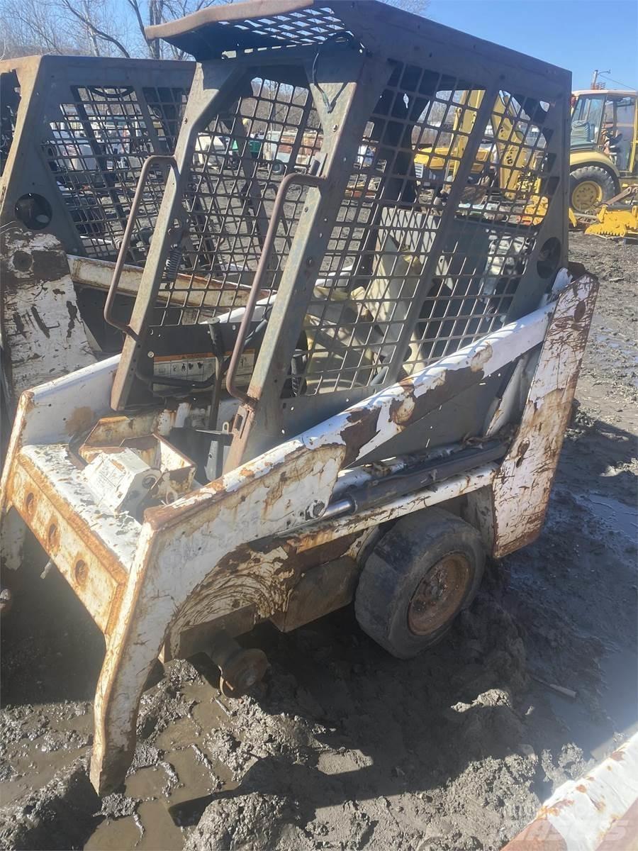 Bobcat 453 Lietoti riteņu kompaktiekrāvēji