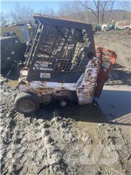 Bobcat 463 Lietoti riteņu kompaktiekrāvēji