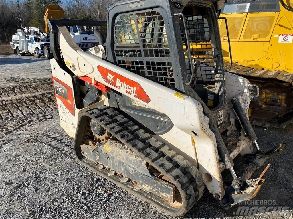 Bobcat T64 Lietoti riteņu kompaktiekrāvēji