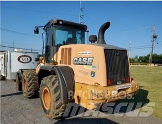 CASE 621F Iekrāvēji uz riteņiem