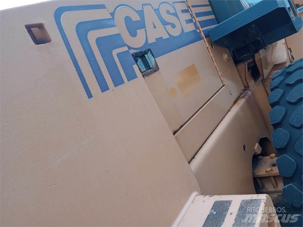 CASE 721C Iekrāvēji uz riteņiem