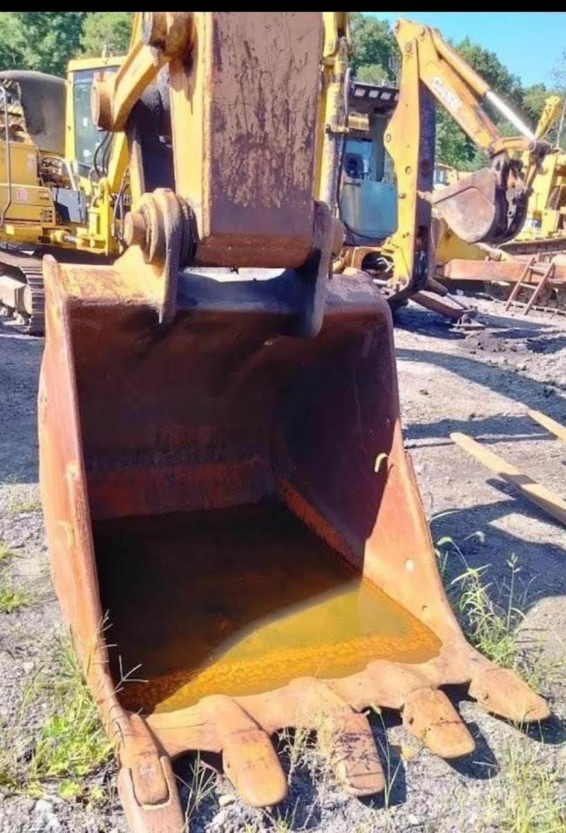 CASE 9050B Kāpurķēžu ekskavatori