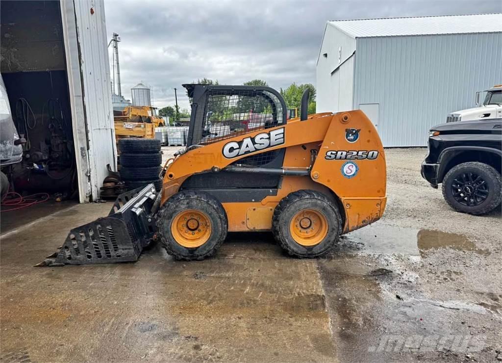 CASE SR250 Lietoti riteņu kompaktiekrāvēji