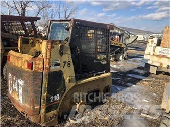 CAT 216B Lietoti riteņu kompaktiekrāvēji