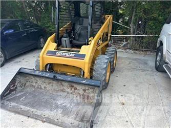 CAT 216B Lietoti riteņu kompaktiekrāvēji