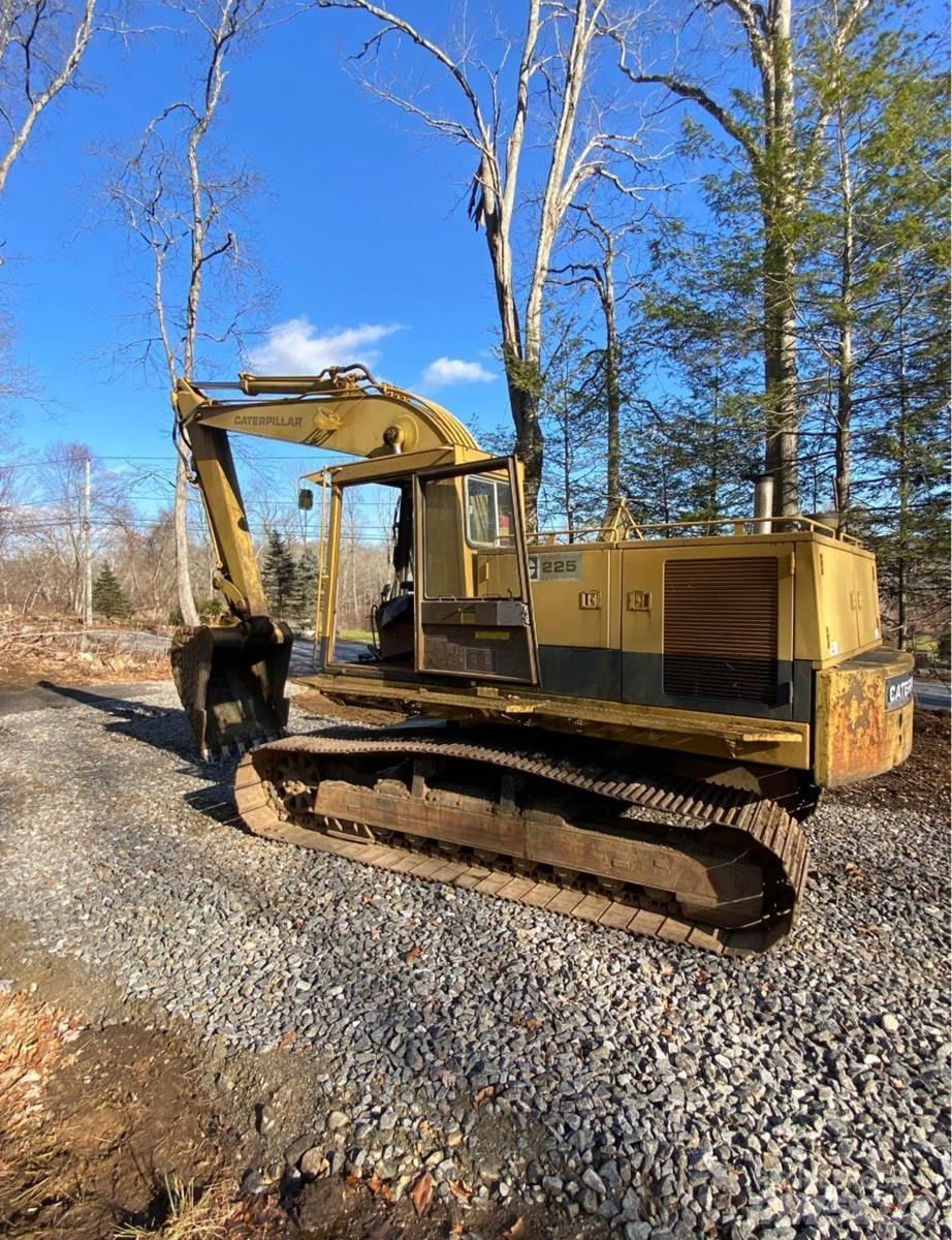 CAT 225 Kāpurķēžu ekskavatori