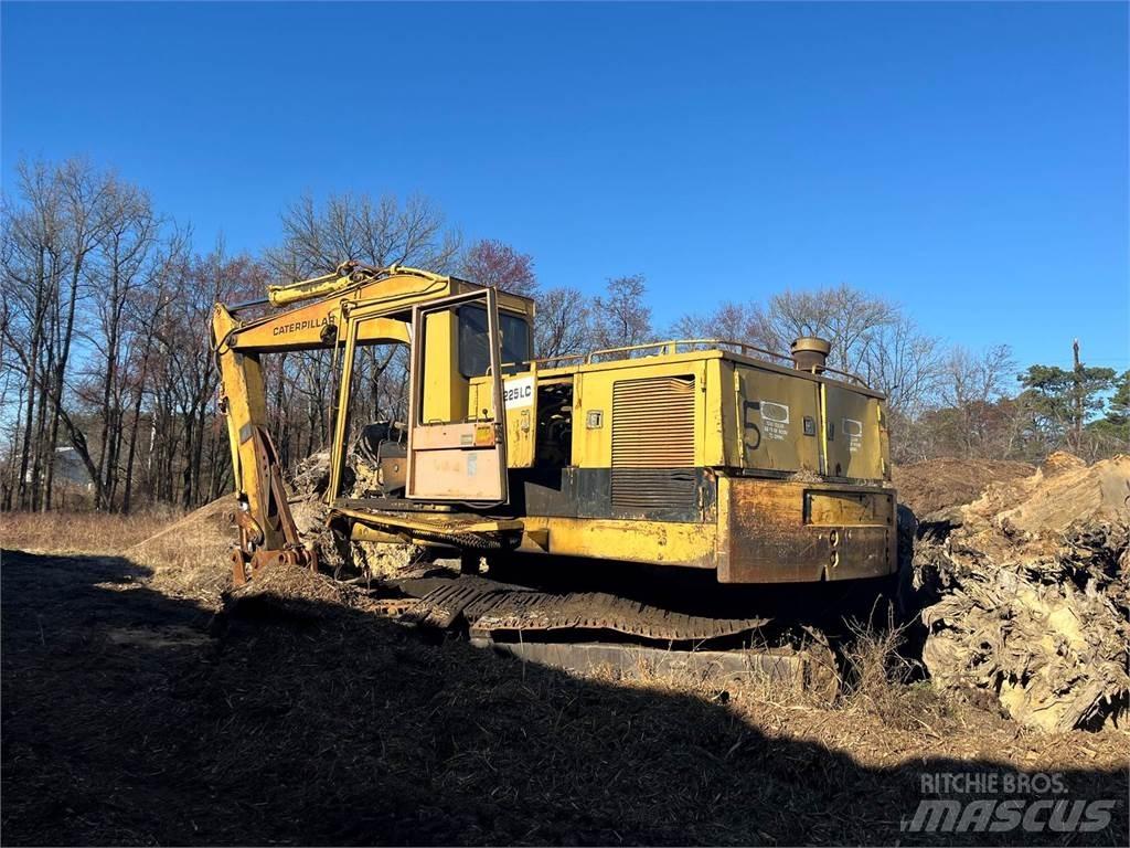 CAT 225 LC Kāpurķēžu ekskavatori