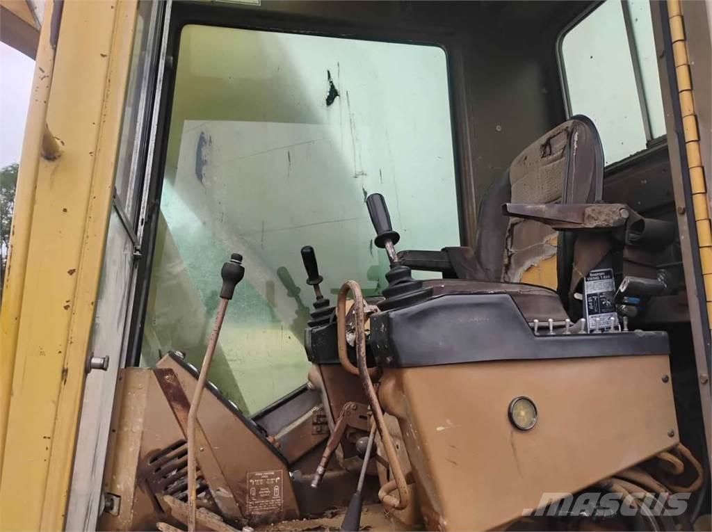 CAT 225 LC Kāpurķēžu ekskavatori