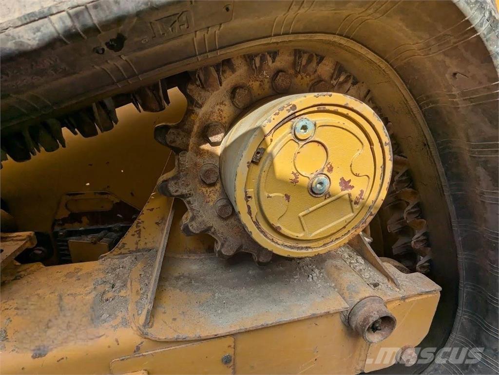 CAT 239D3 Lietoti riteņu kompaktiekrāvēji