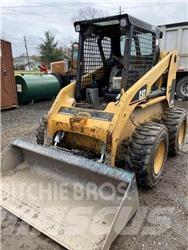 CAT 246 Lietoti riteņu kompaktiekrāvēji