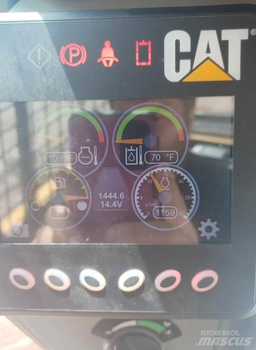 CAT 246D Lietoti riteņu kompaktiekrāvēji