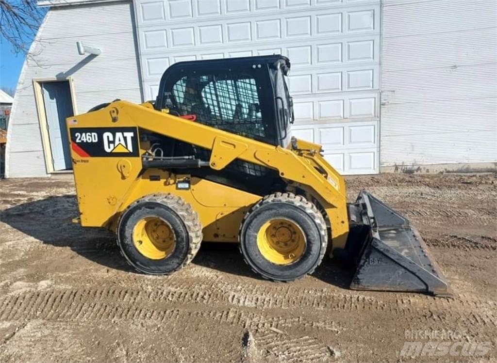 CAT 246D Lietoti riteņu kompaktiekrāvēji