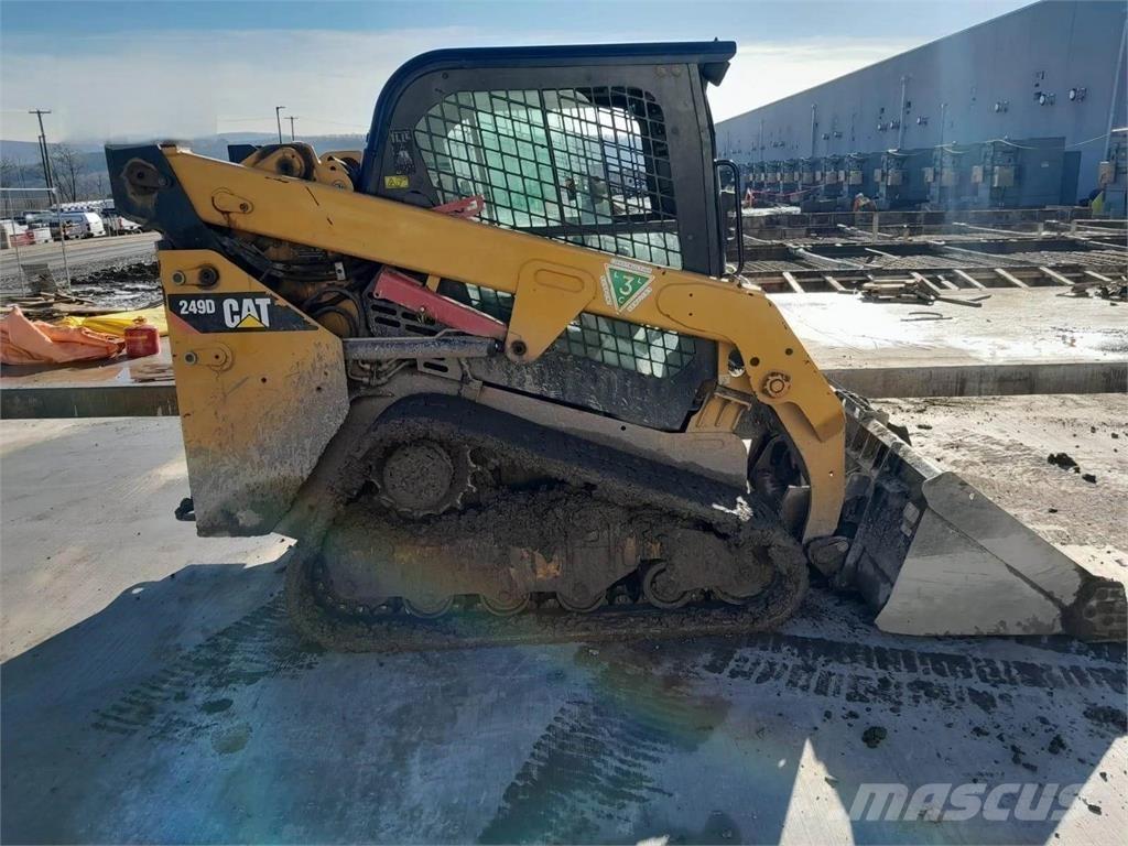 CAT 249D Lietoti riteņu kompaktiekrāvēji