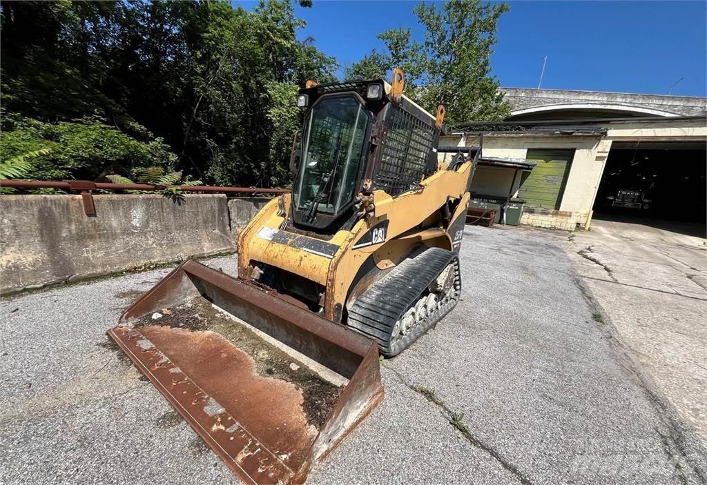 CAT 257B Lietoti riteņu kompaktiekrāvēji