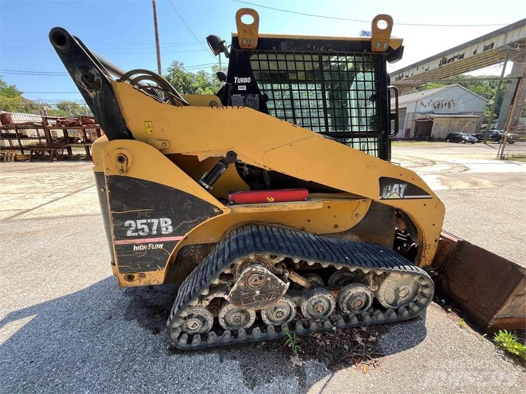 CAT 257B Lietoti riteņu kompaktiekrāvēji