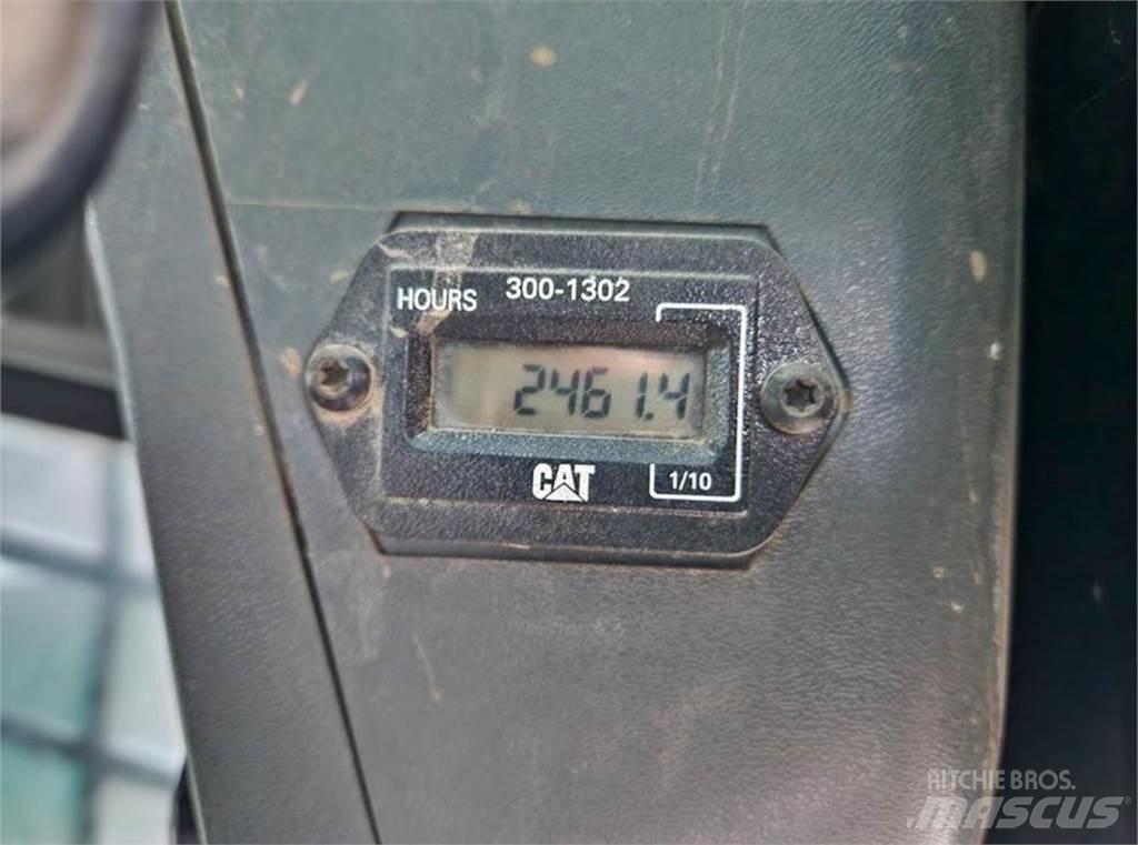 CAT 259B3 Lietoti riteņu kompaktiekrāvēji