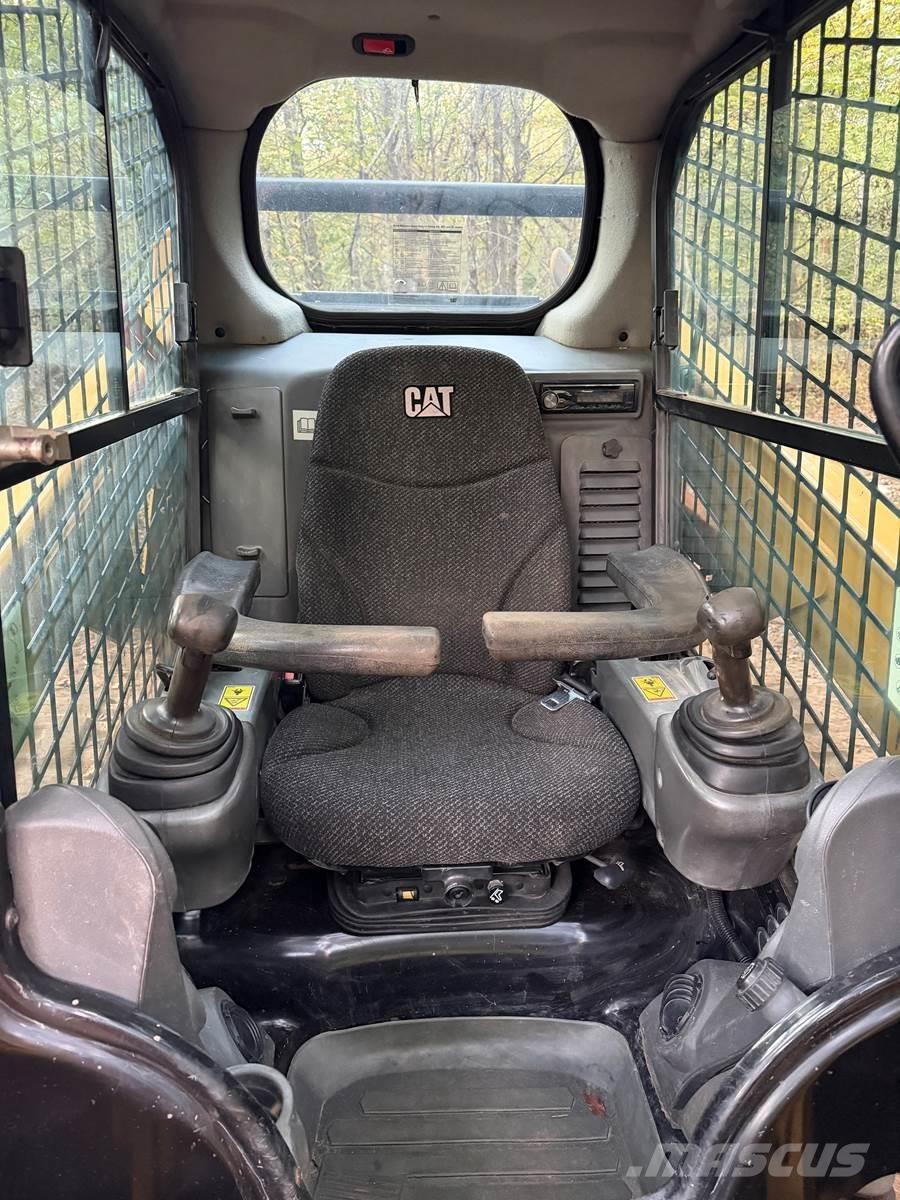 CAT 259D Lietoti riteņu kompaktiekrāvēji