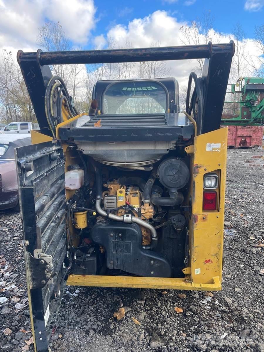 CAT 262D Lietoti riteņu kompaktiekrāvēji