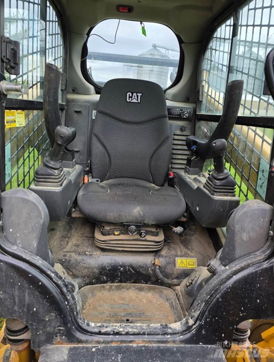 CAT 262D3 Lietoti riteņu kompaktiekrāvēji