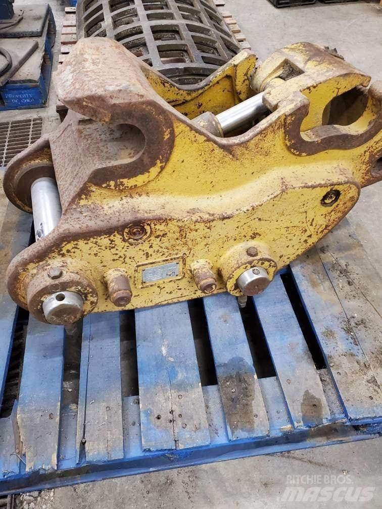 CAT 320DL Ātrie savienotāji