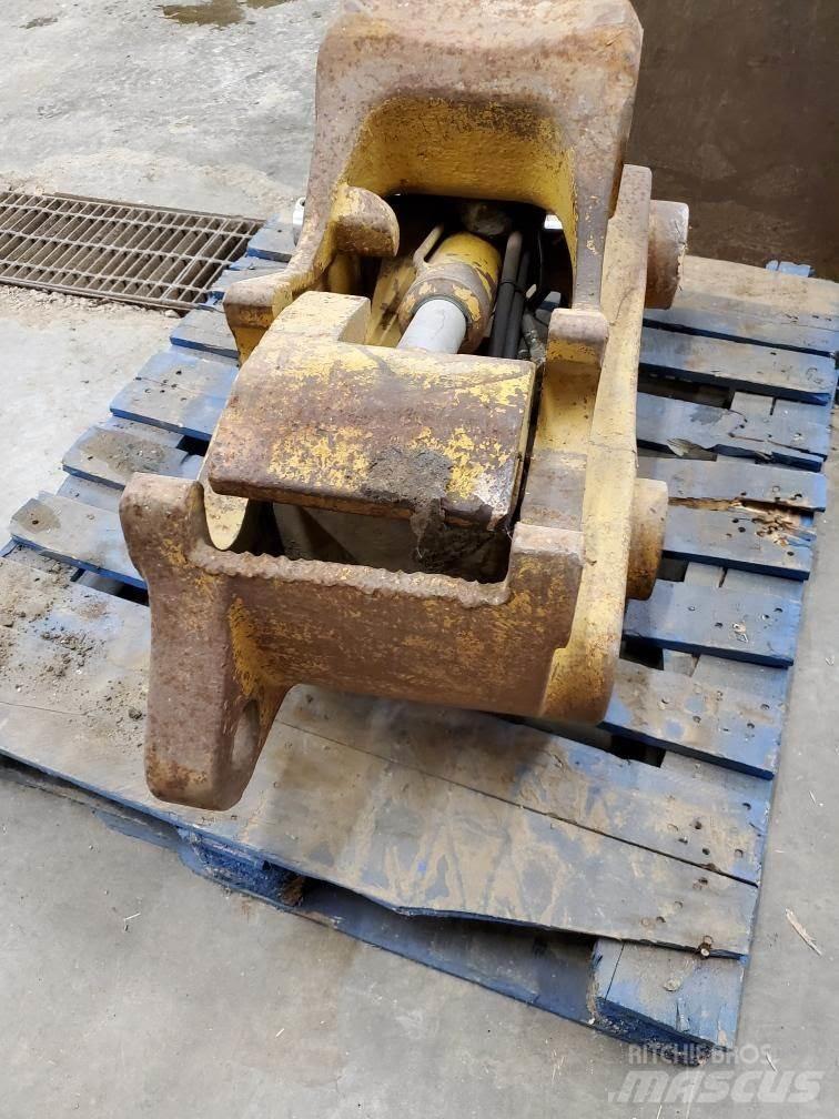 CAT 320DL Ātrie savienotāji