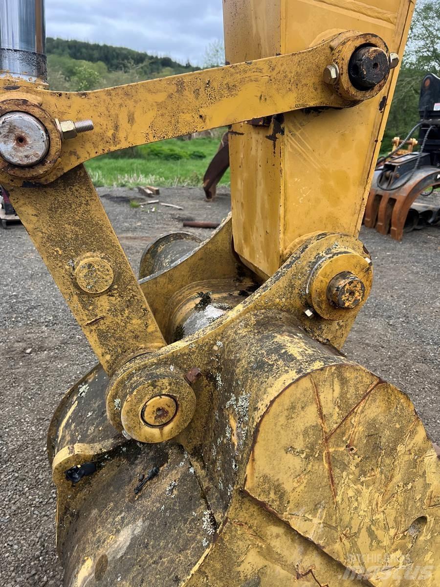 CAT 322C Kāpurķēžu ekskavatori