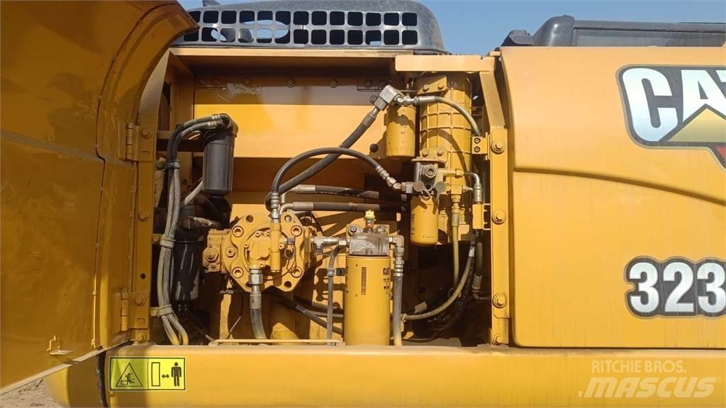 CAT 323D3 Kāpurķēžu ekskavatori