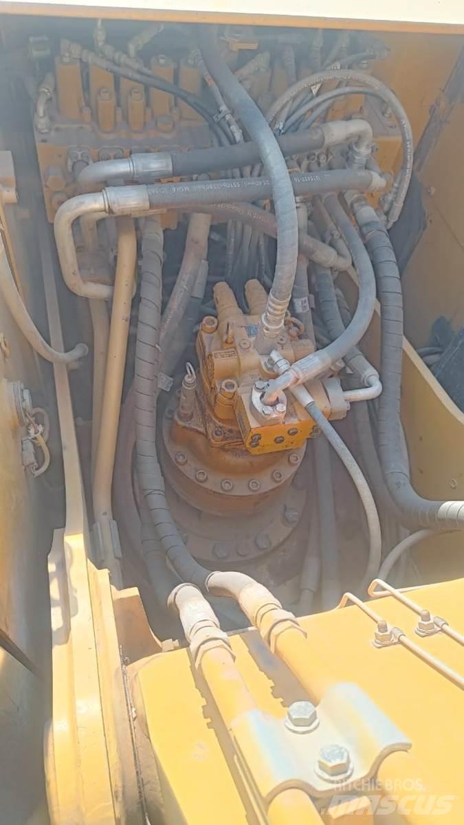 CAT 323D3 Kāpurķēžu ekskavatori