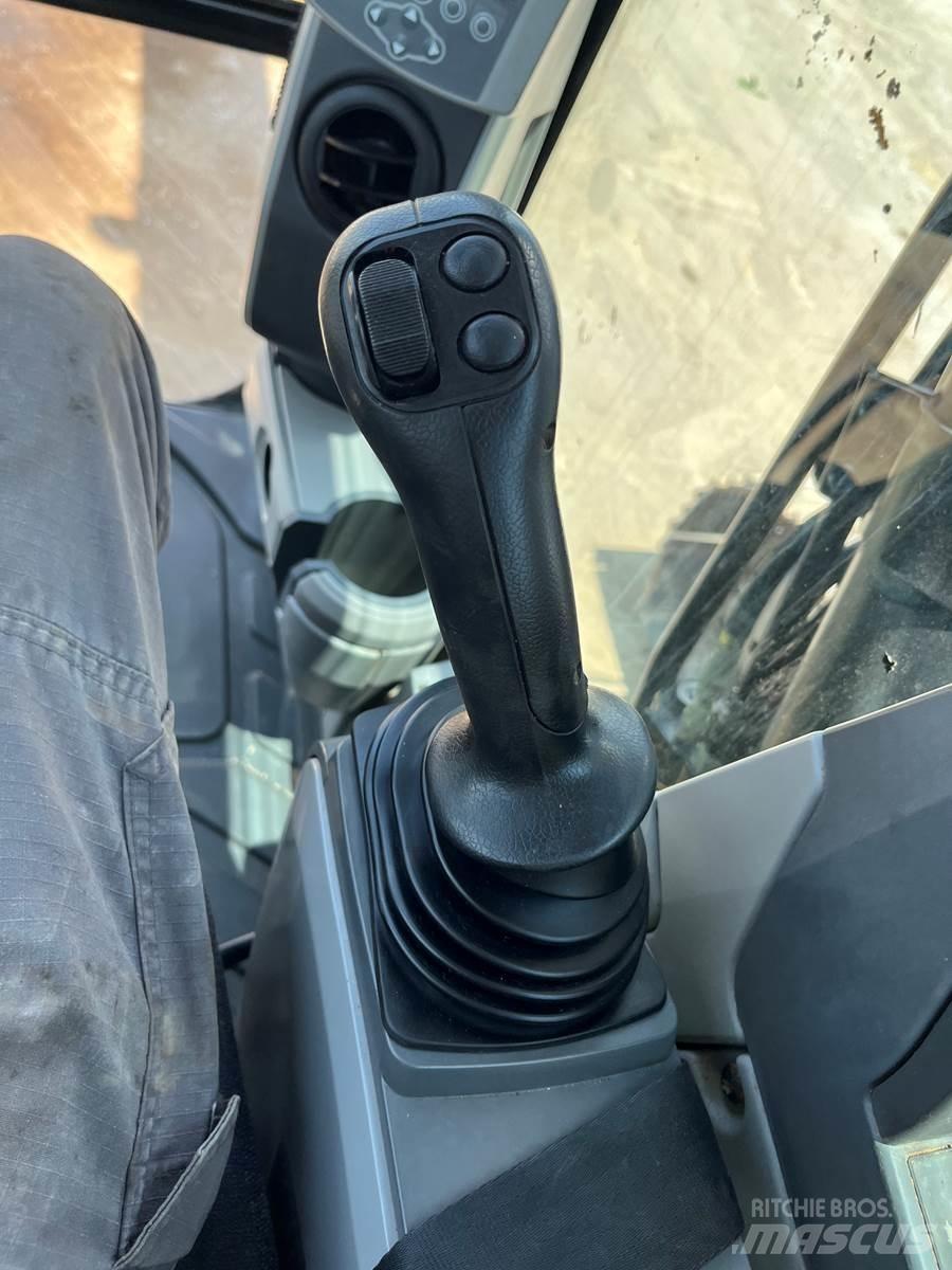 CAT 325FL Kāpurķēžu ekskavatori