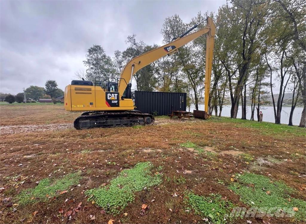 CAT 326F Ekskavatori tālās sniedzamības darbiem