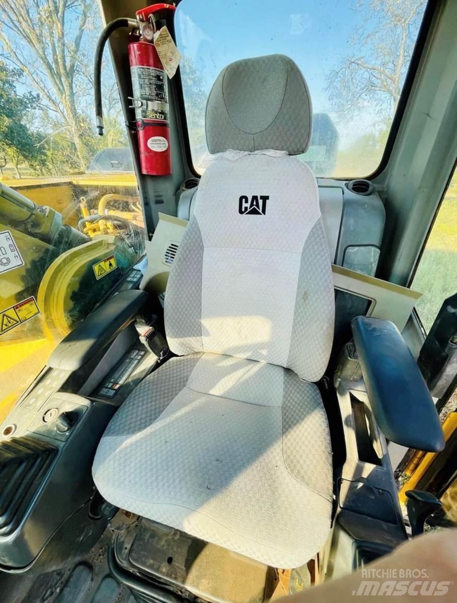 CAT 330DL Kāpurķēžu ekskavatori